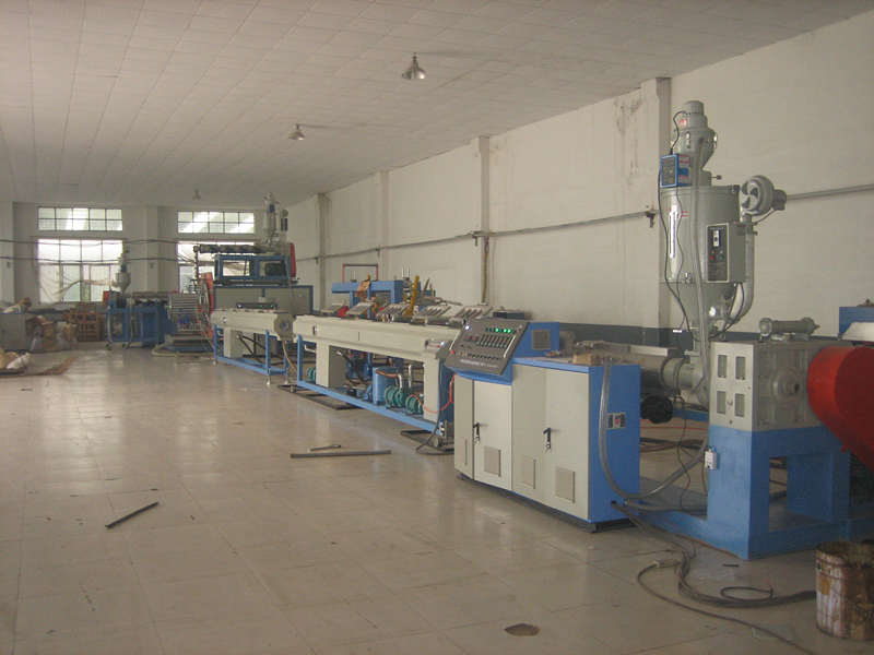 Thiết bị sản xuất của công ty đang khởi động