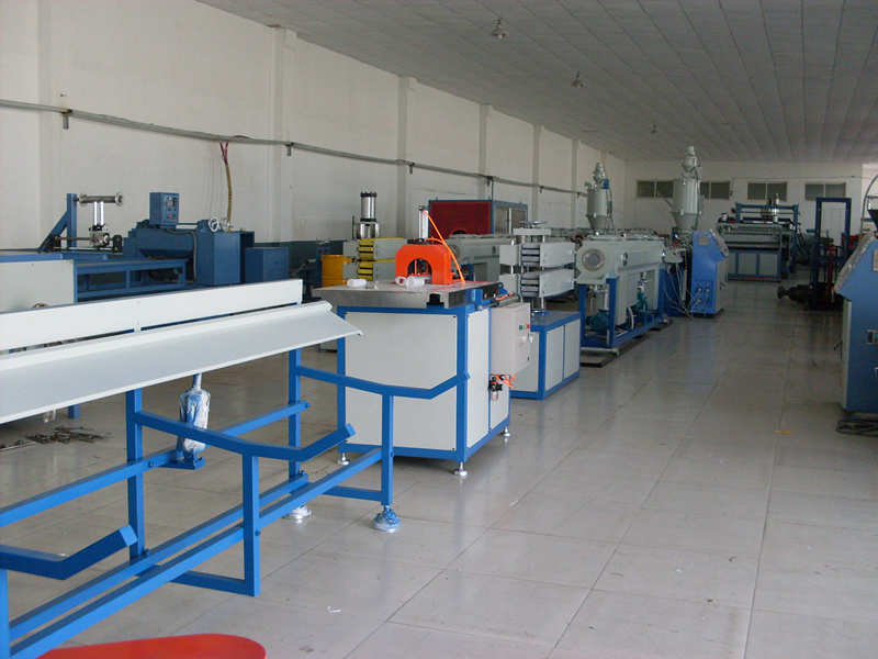 Máy làm ống dây cáp PVC